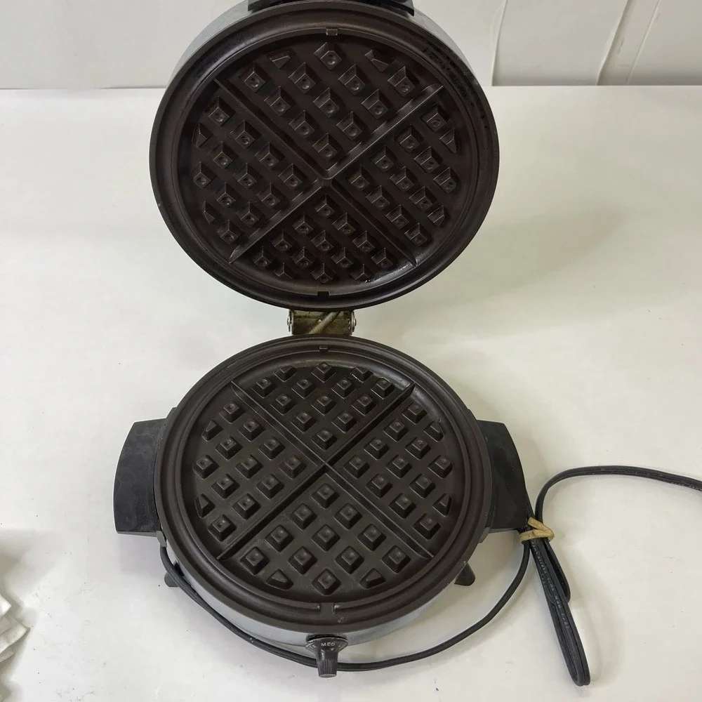 Vintage Toastmaster 442A Waffle Baker Model W252A‎ Chrome Round Non-stick
